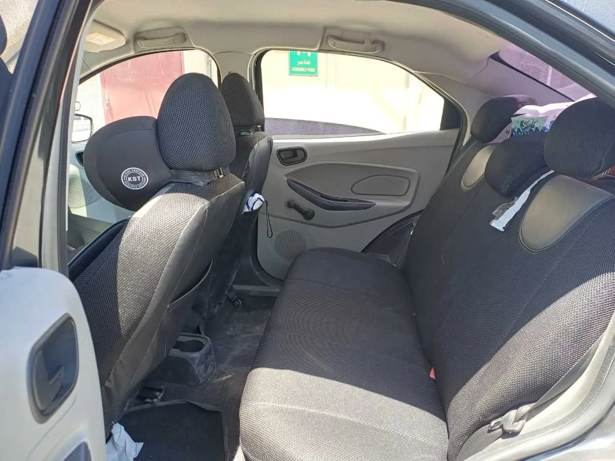 Car image 13