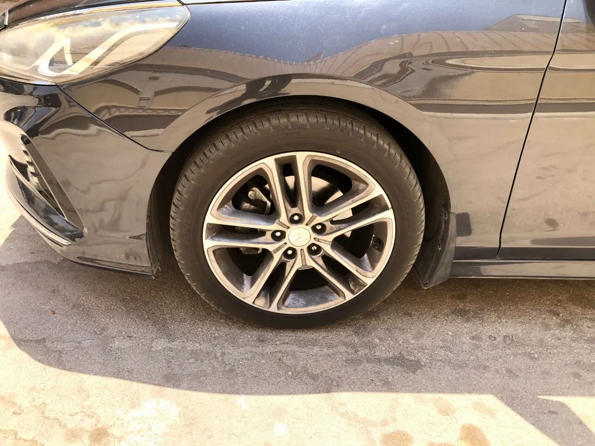 Car image 9