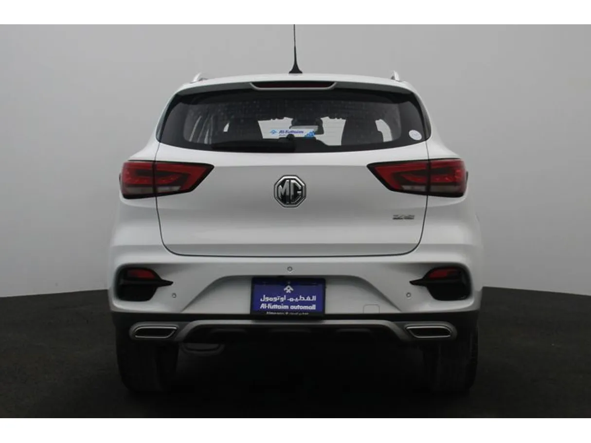 Car image 12