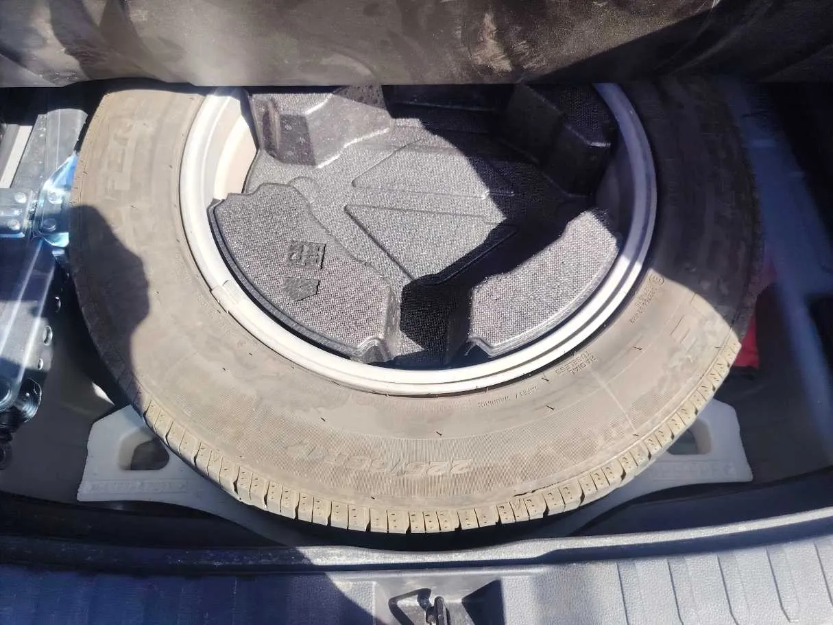 Car image 30