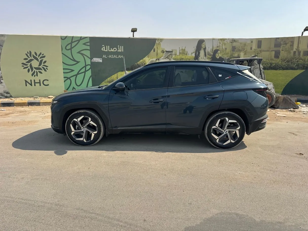 Car image 8