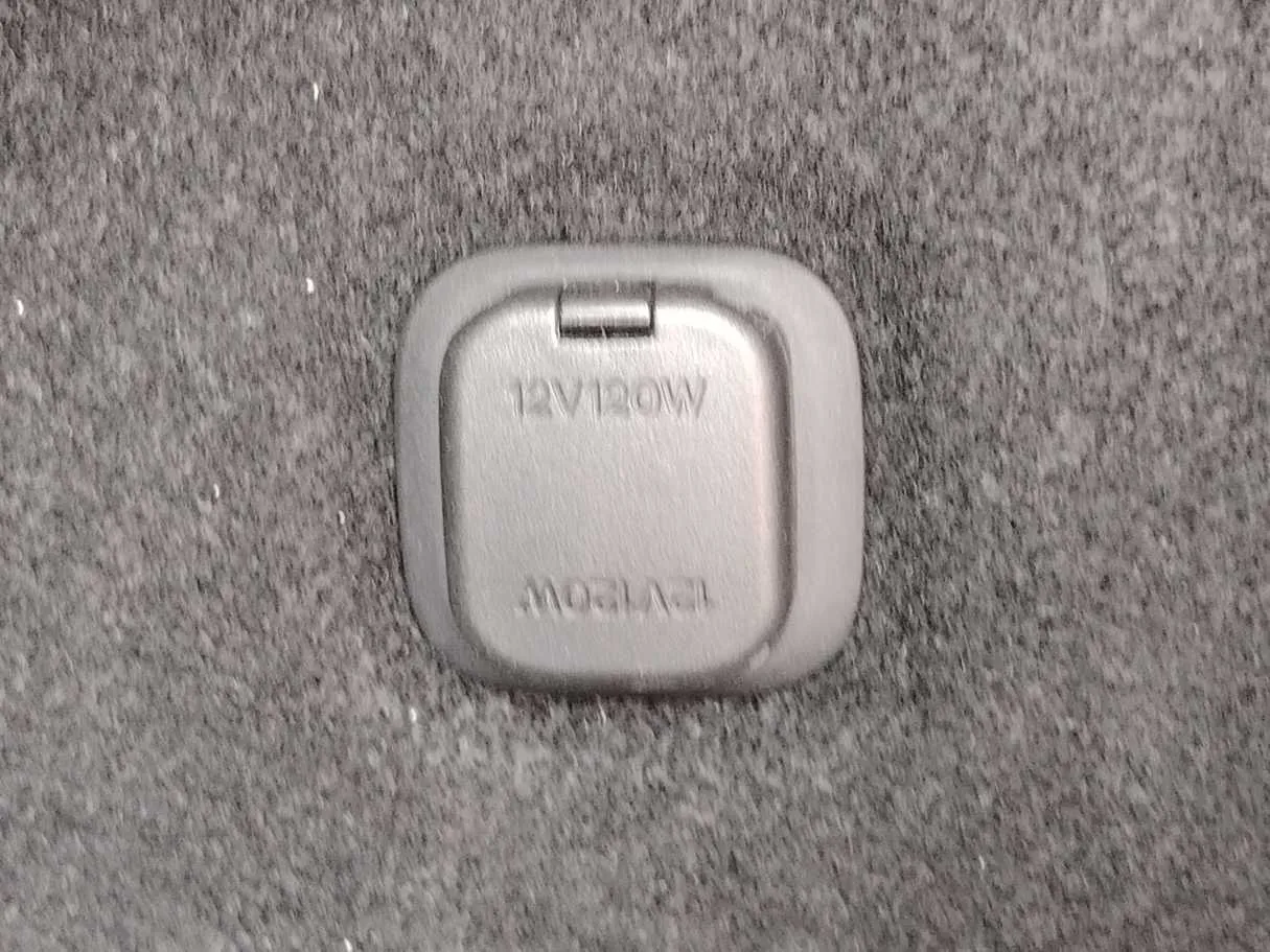 Car image 30