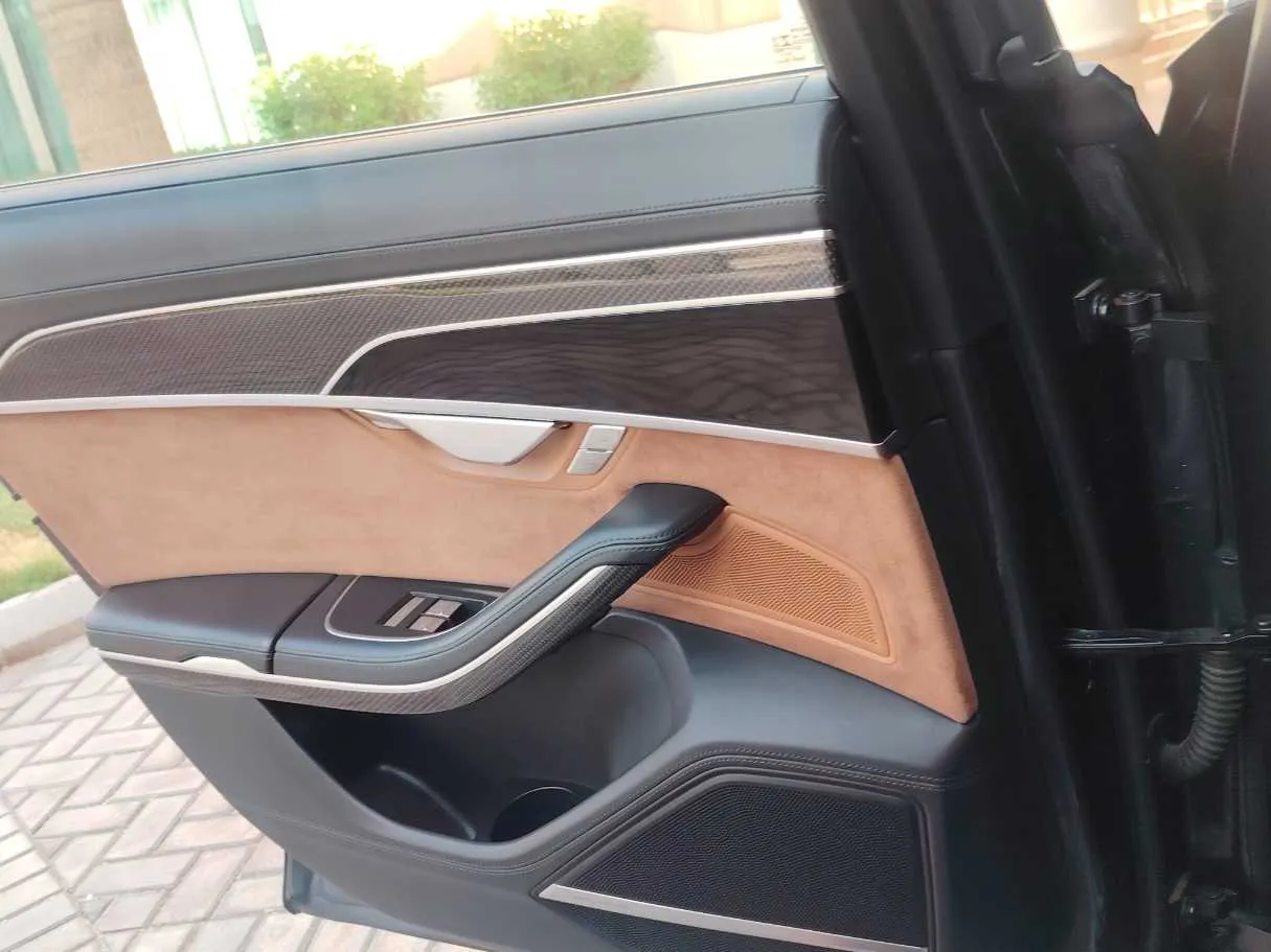 Car image 28