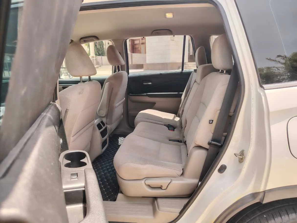 Car image 15