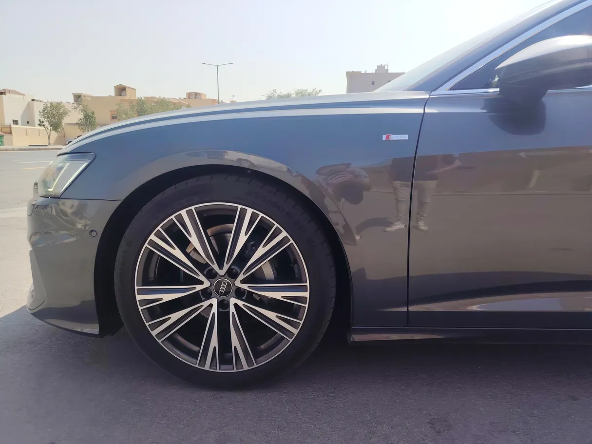 Car image 9