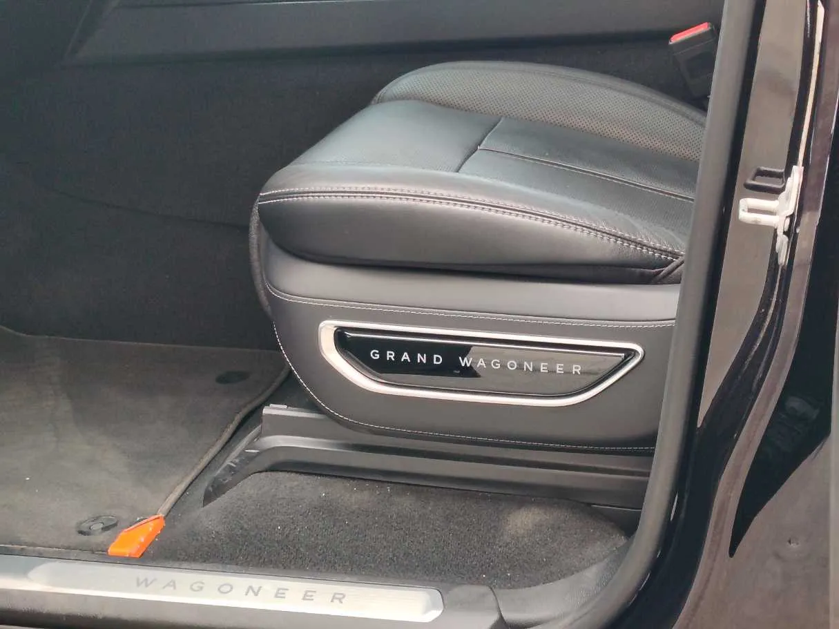Car image 27