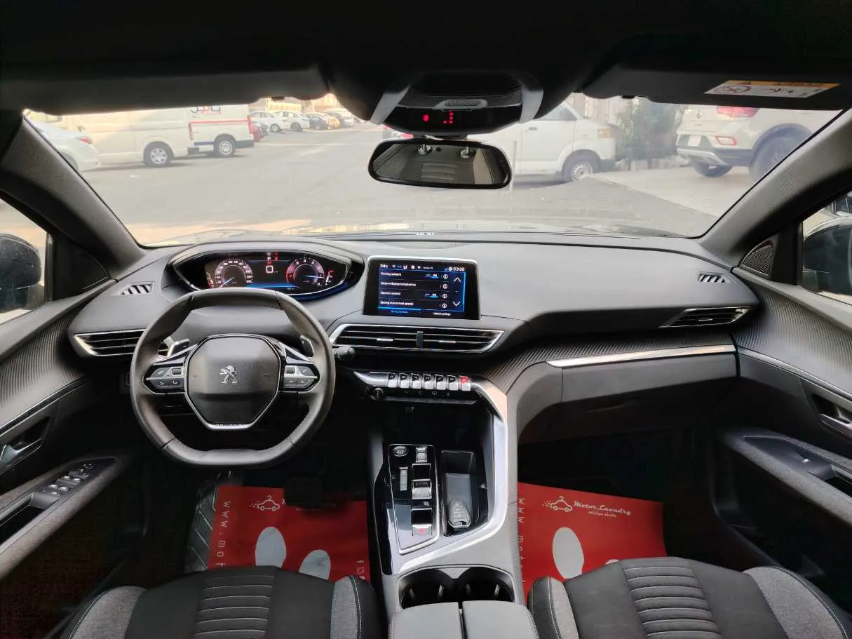 Car image 17