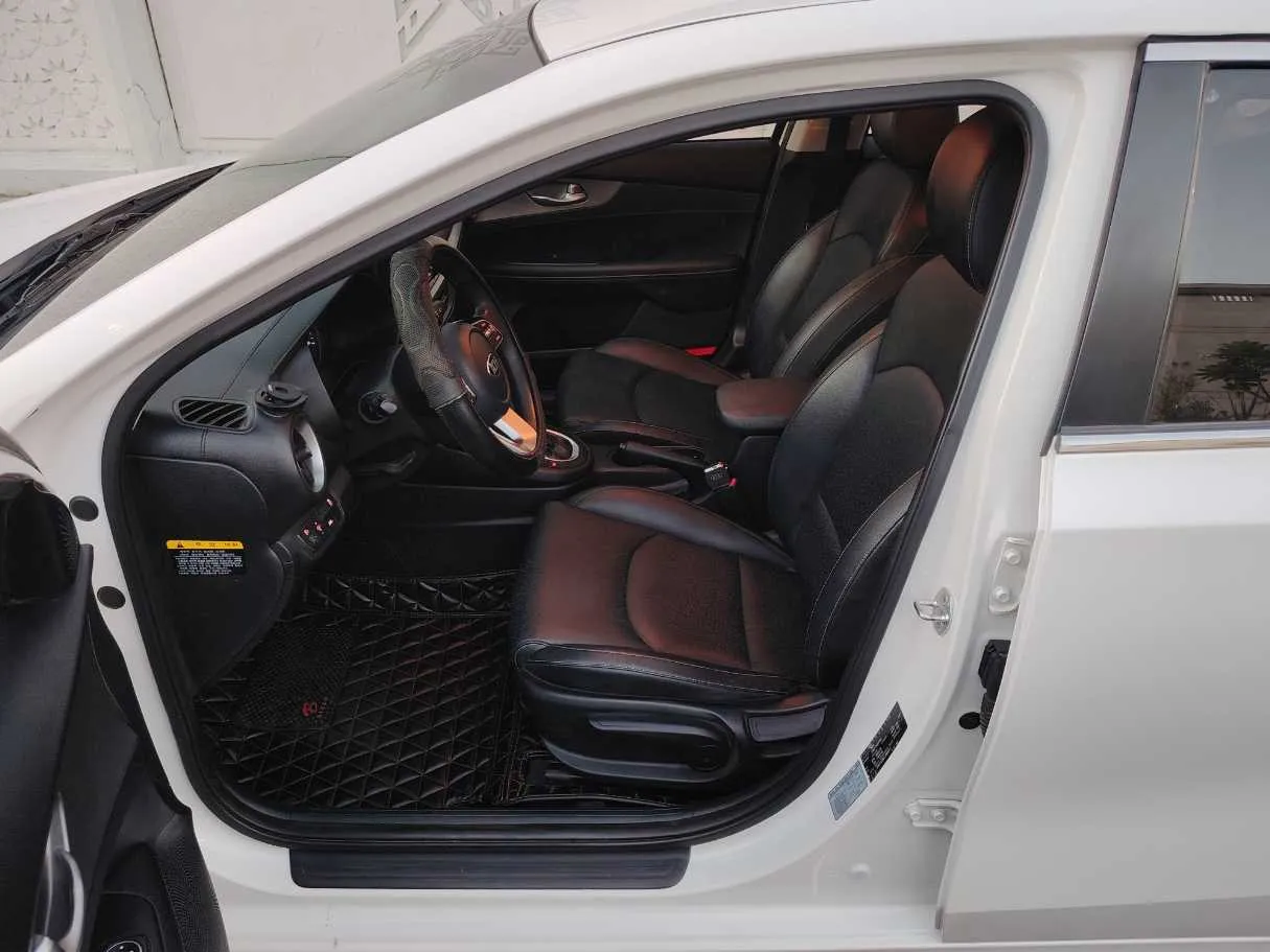 Car image 15