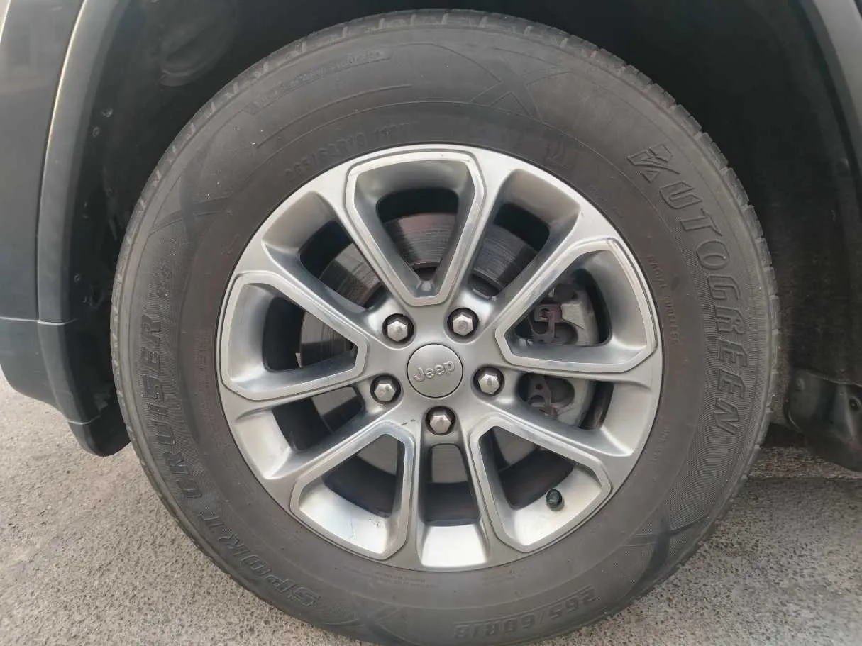 Car image 10