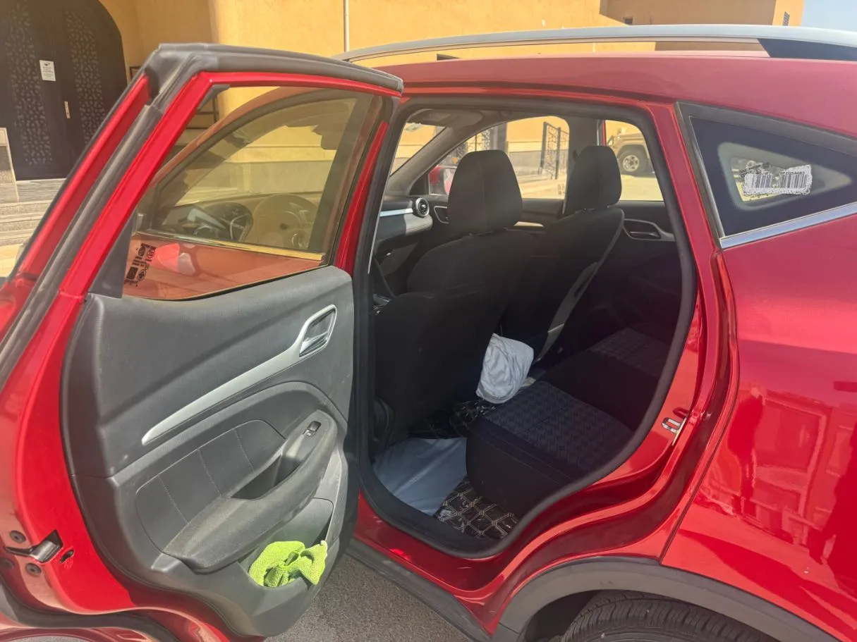 Car image 12