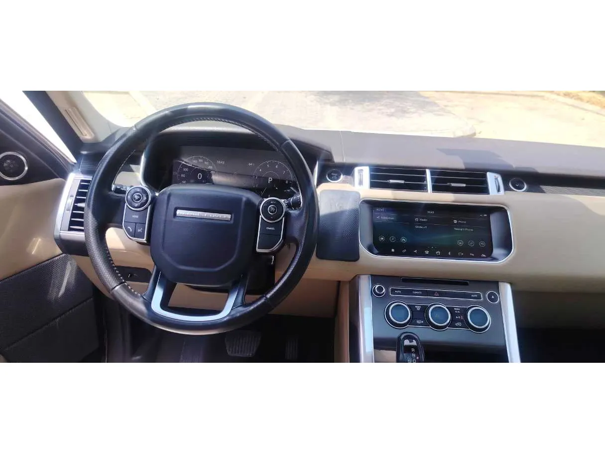 Car image 17