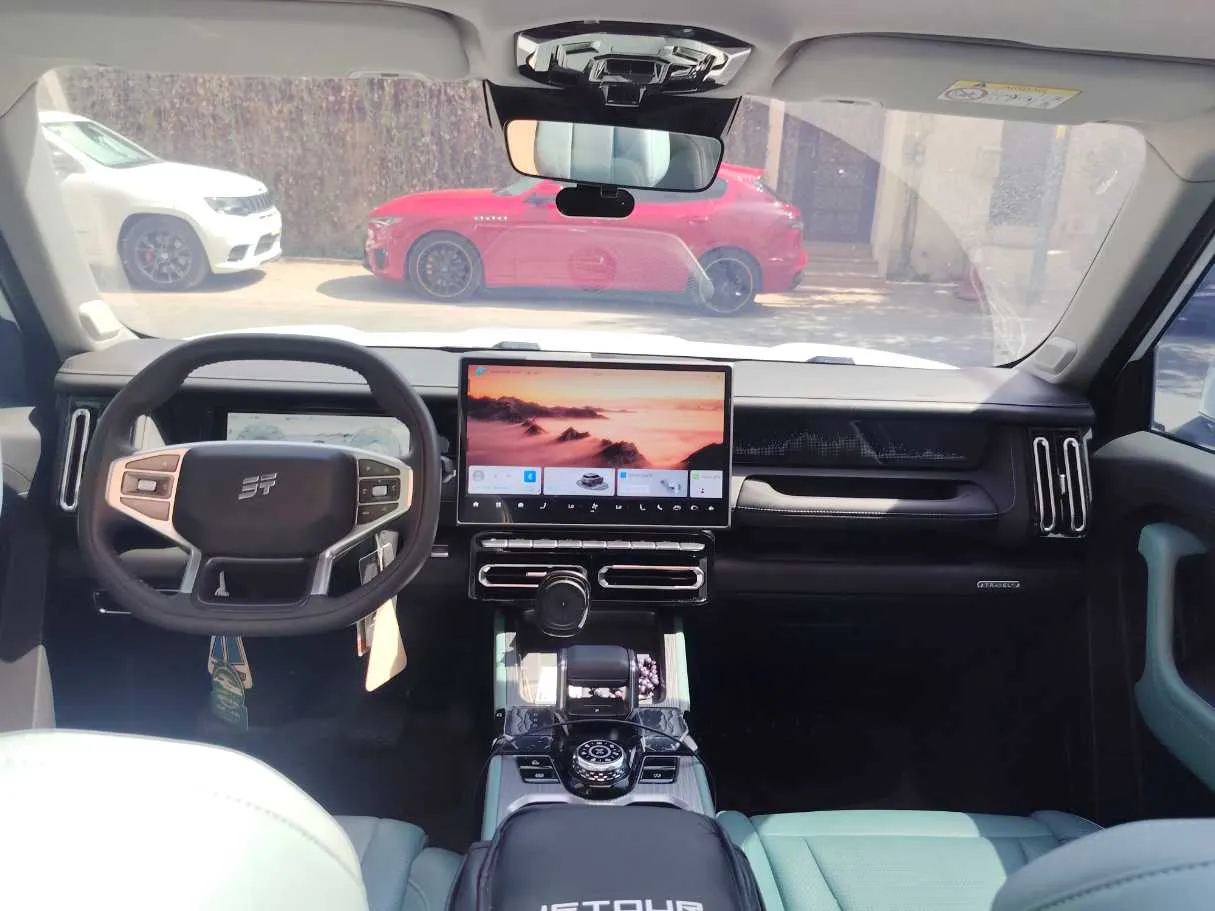 Car image 12