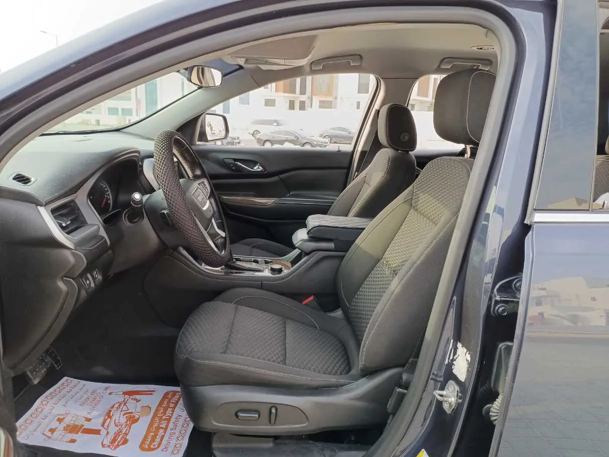 Car image 12