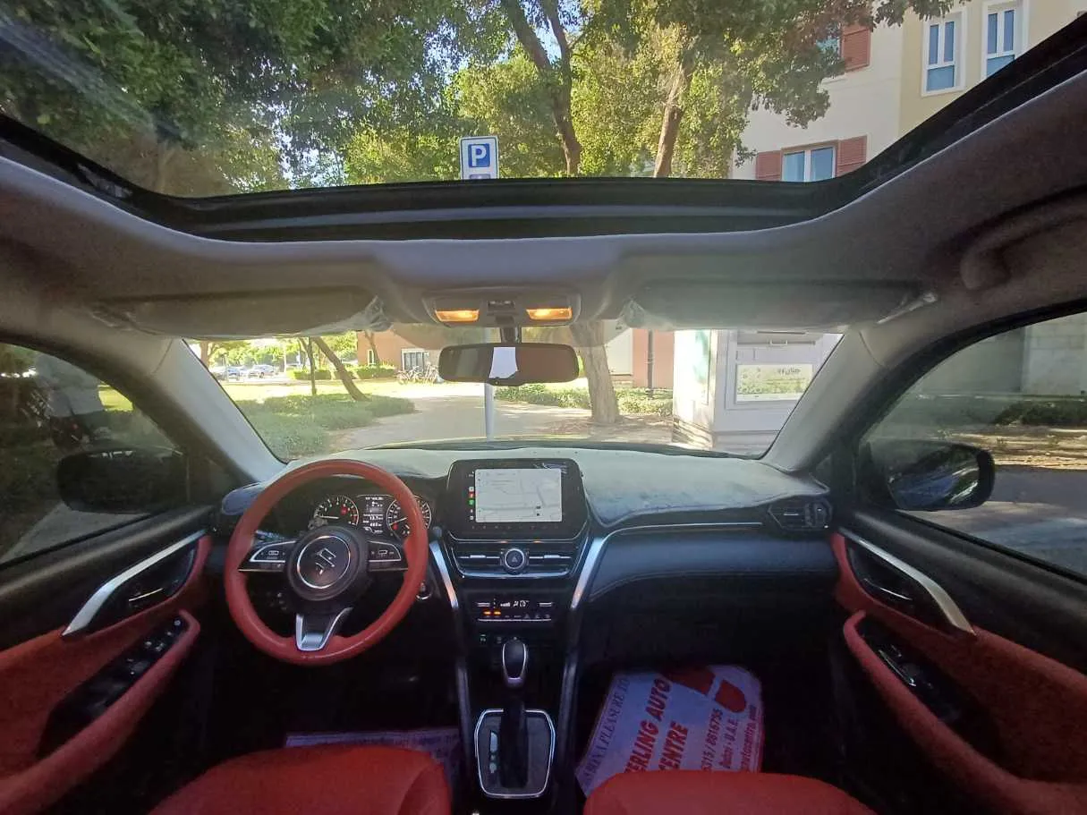 Car image 14