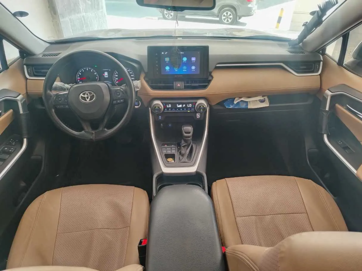 Car image 19