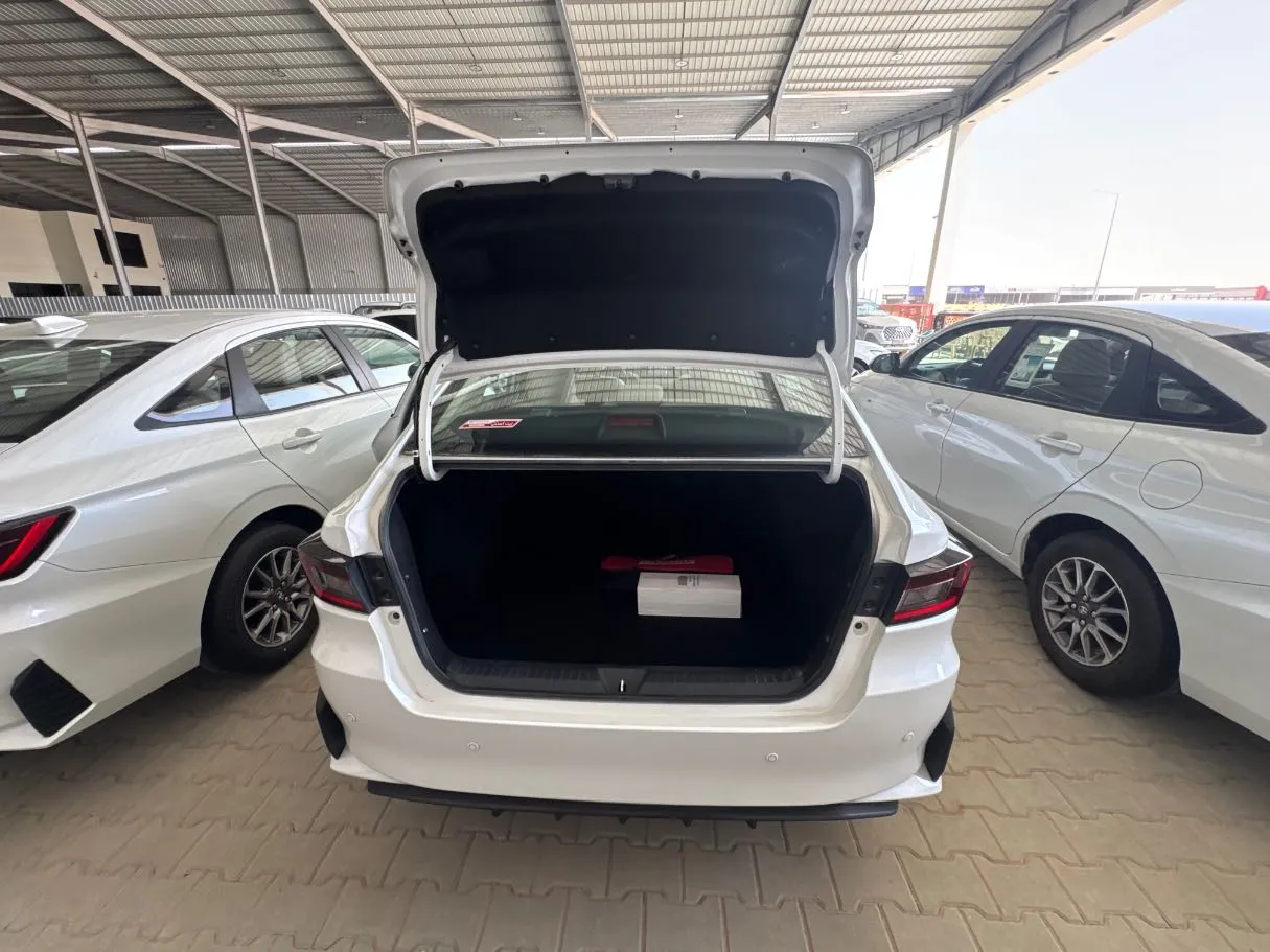 Car image 17