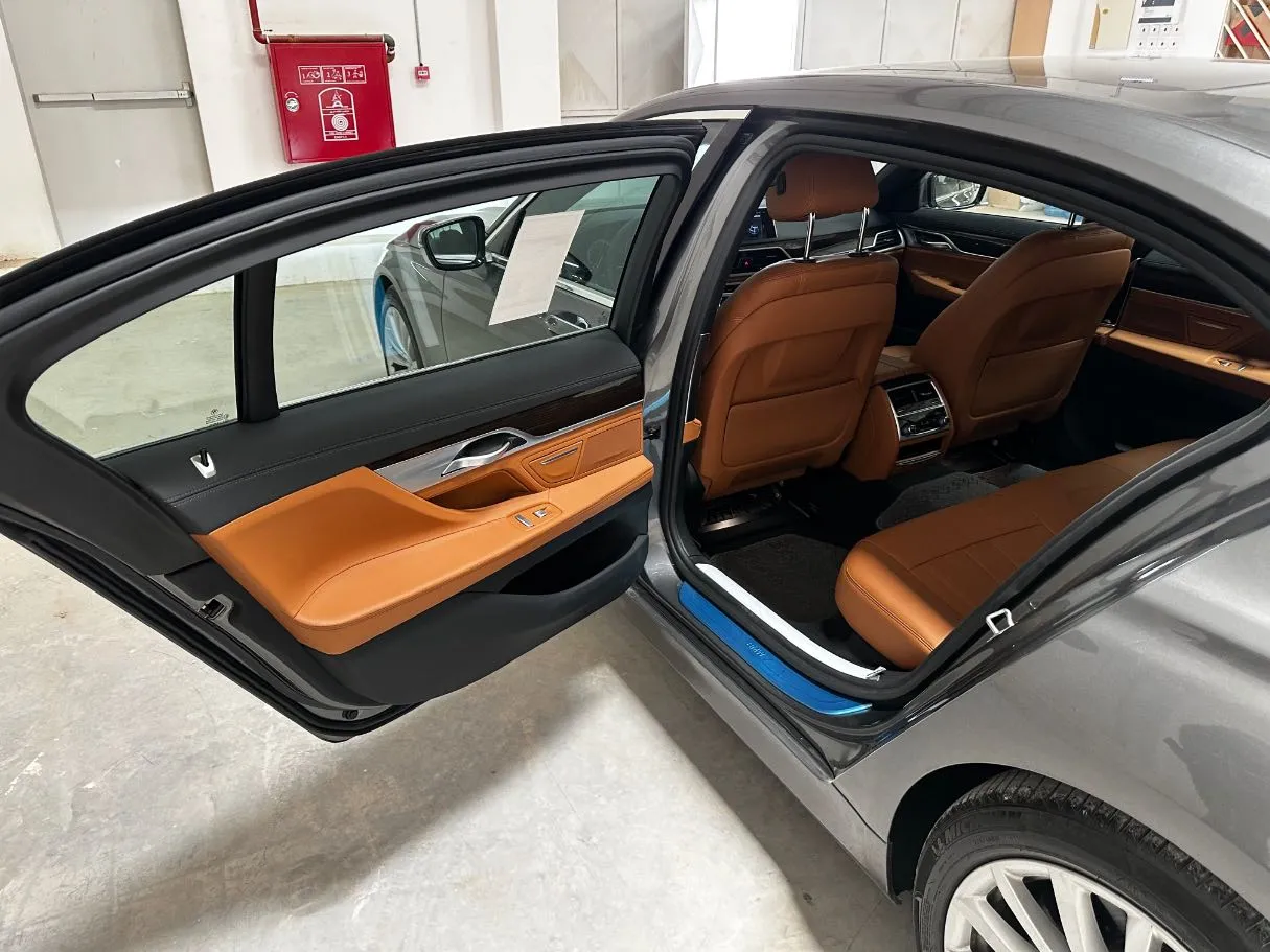 Car image 13