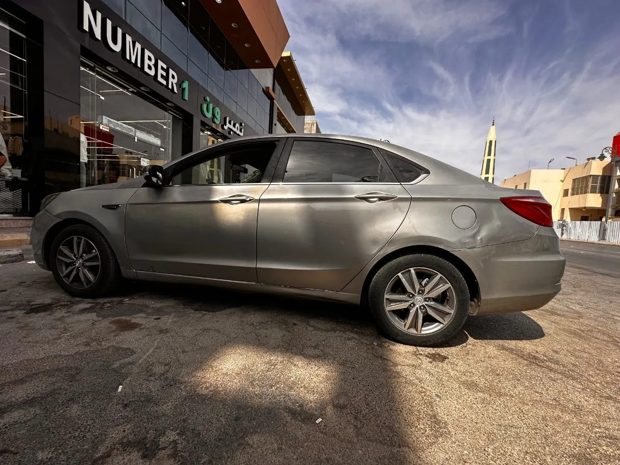 Car image 8