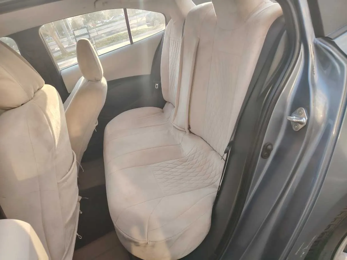 Car image 15