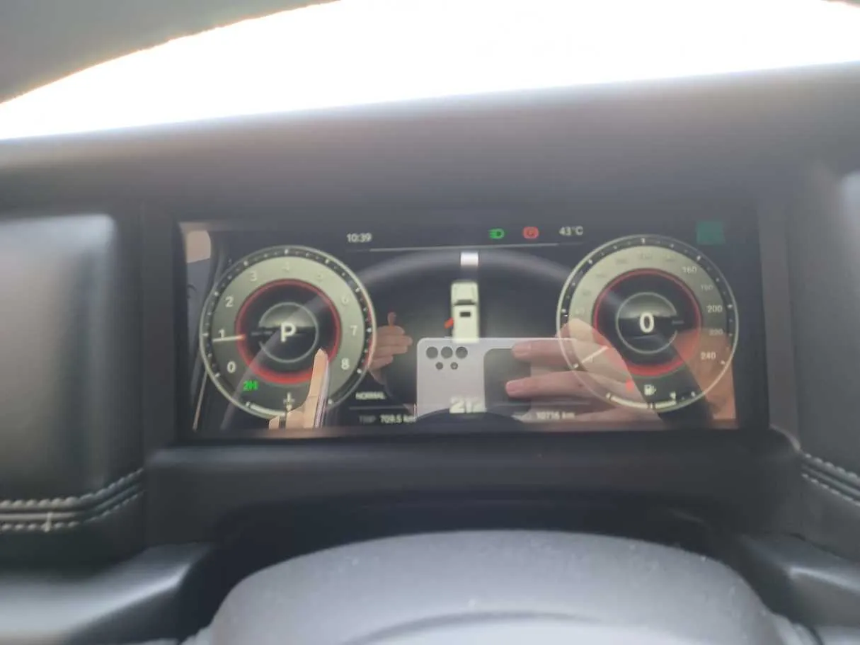 Car image 17