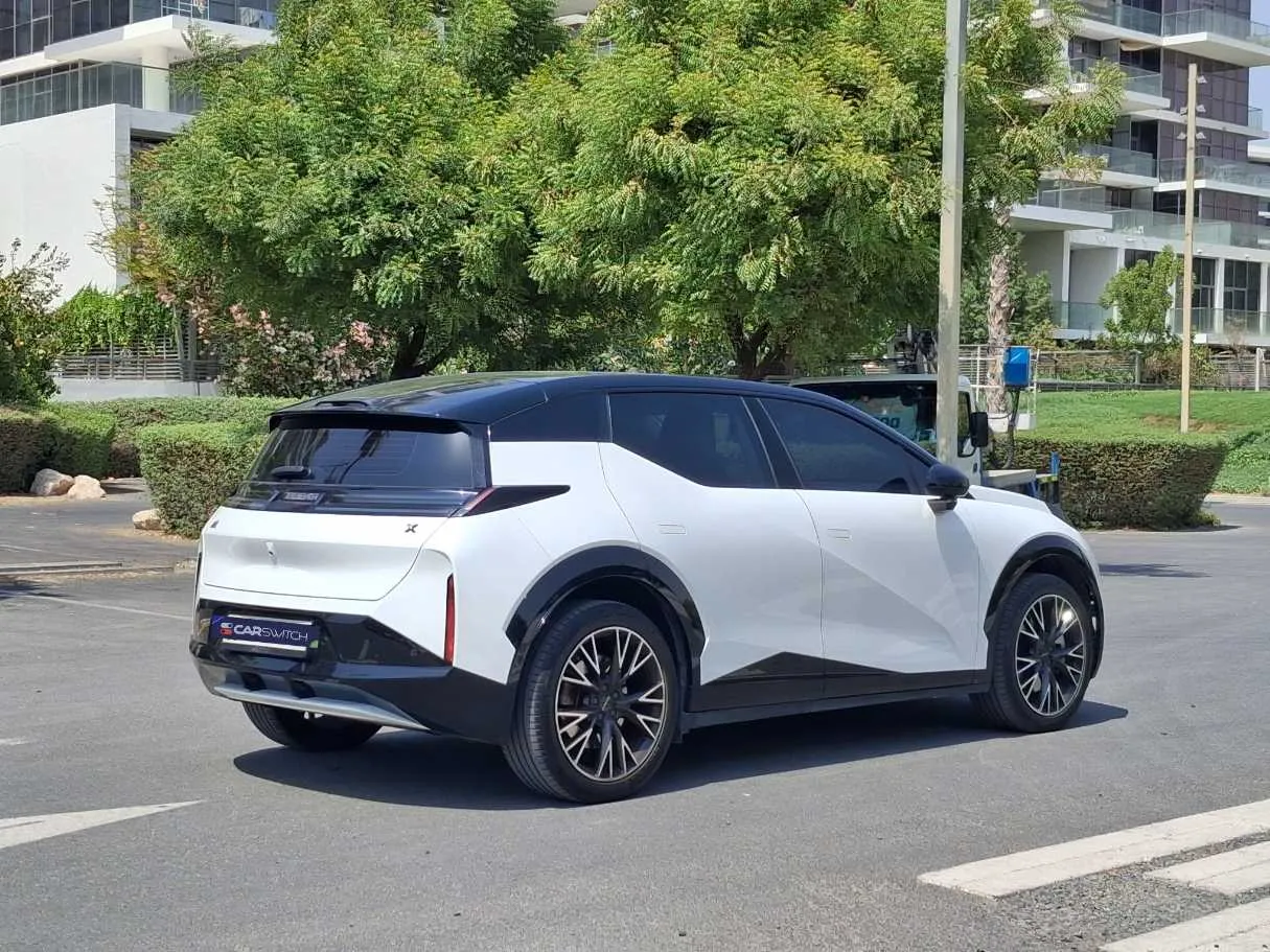 Car image 5