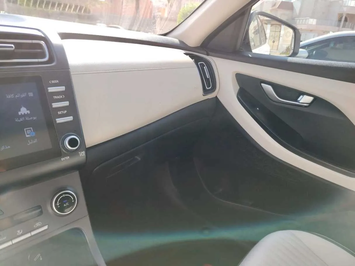 Car image 25