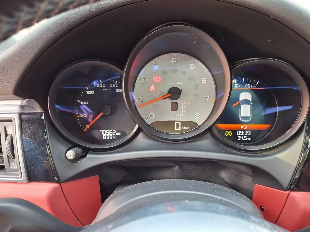 Car image 18