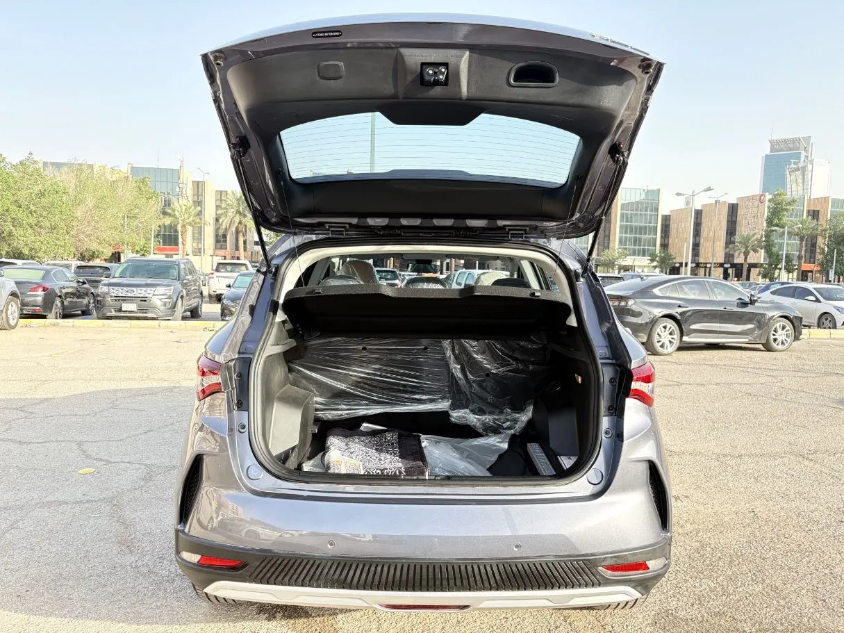 Car image 25