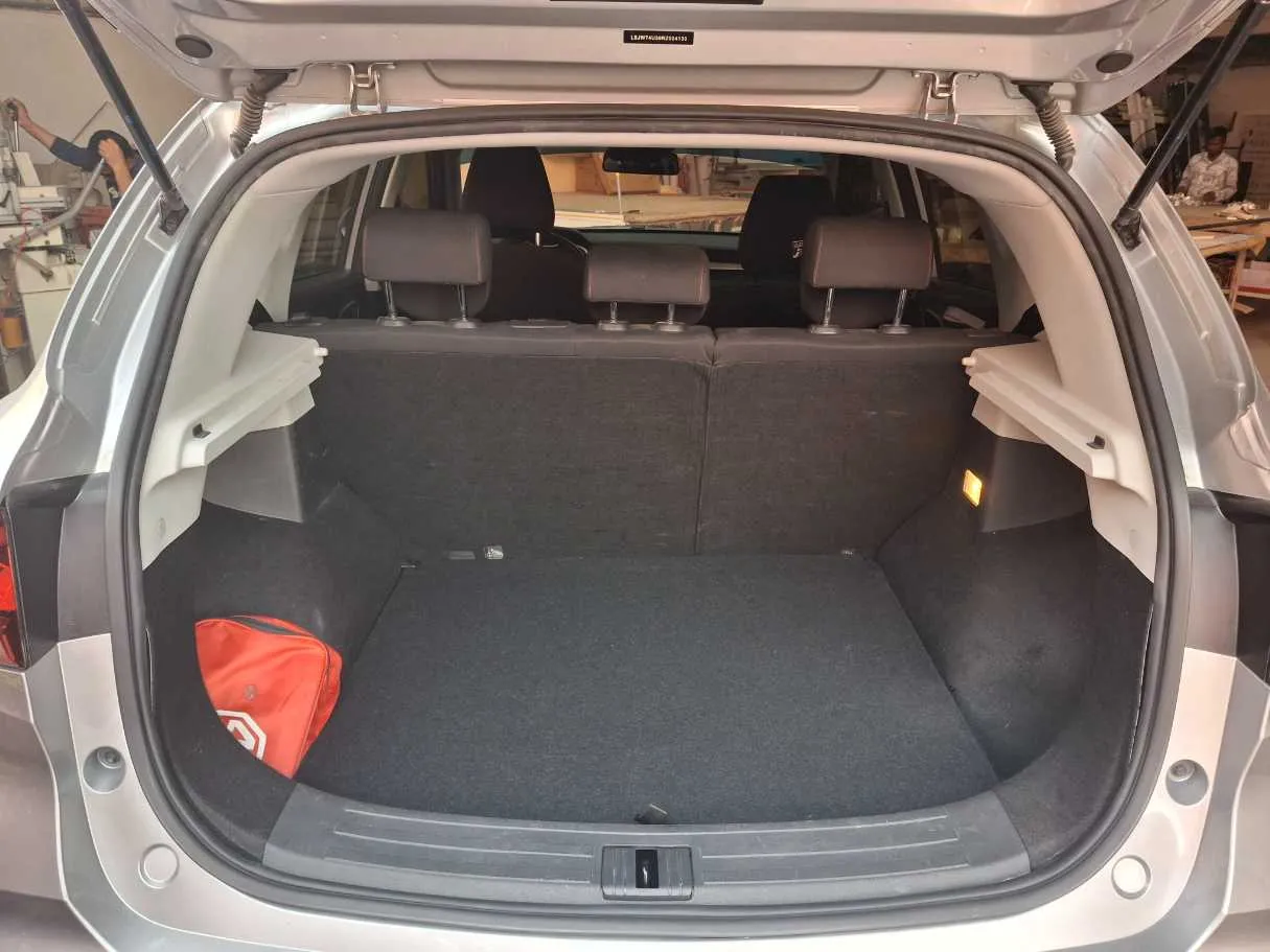 Car image 18
