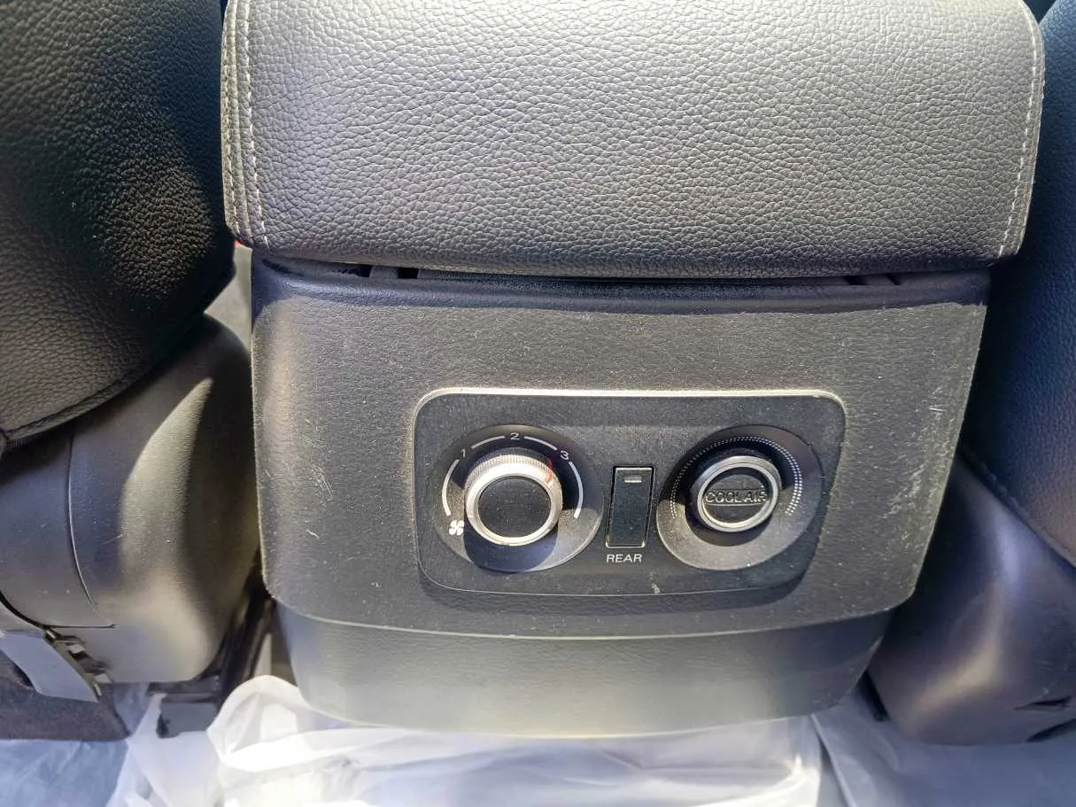Car image 32
