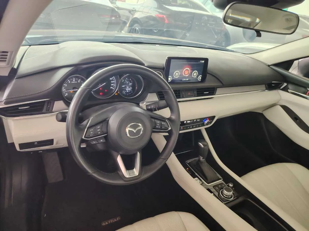 Car image 16