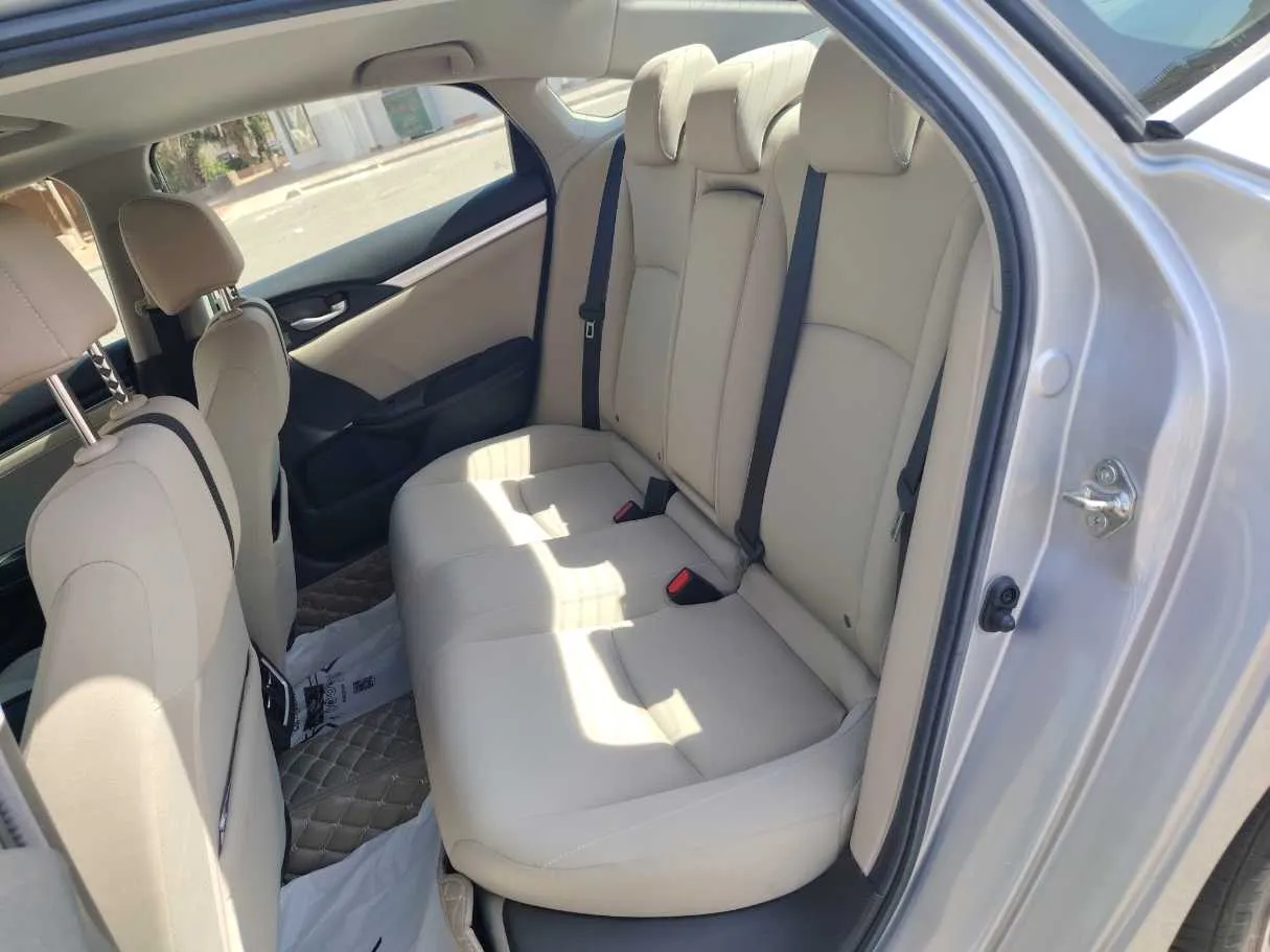 Car image 16
