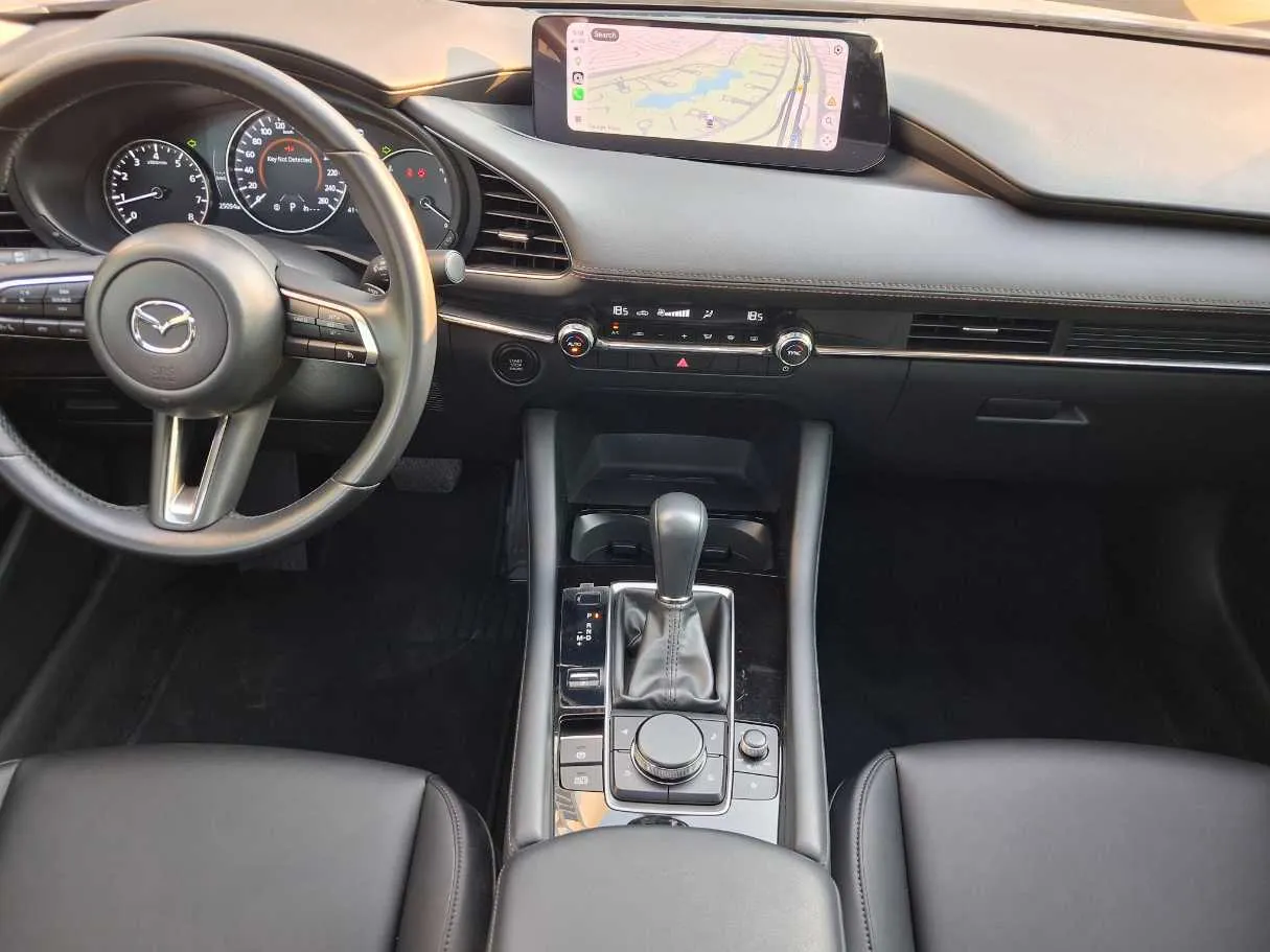 Car image 16