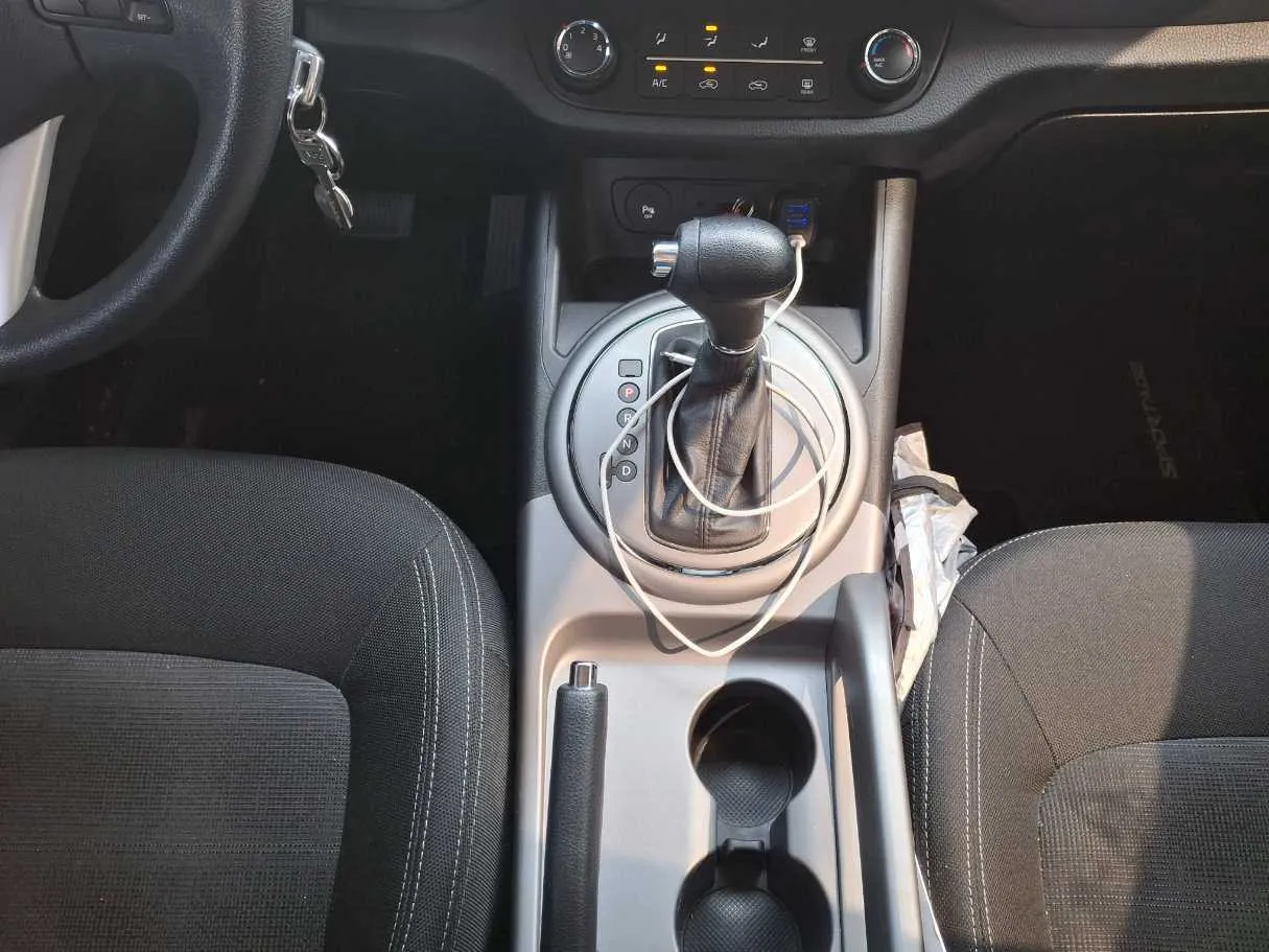 Car image 14