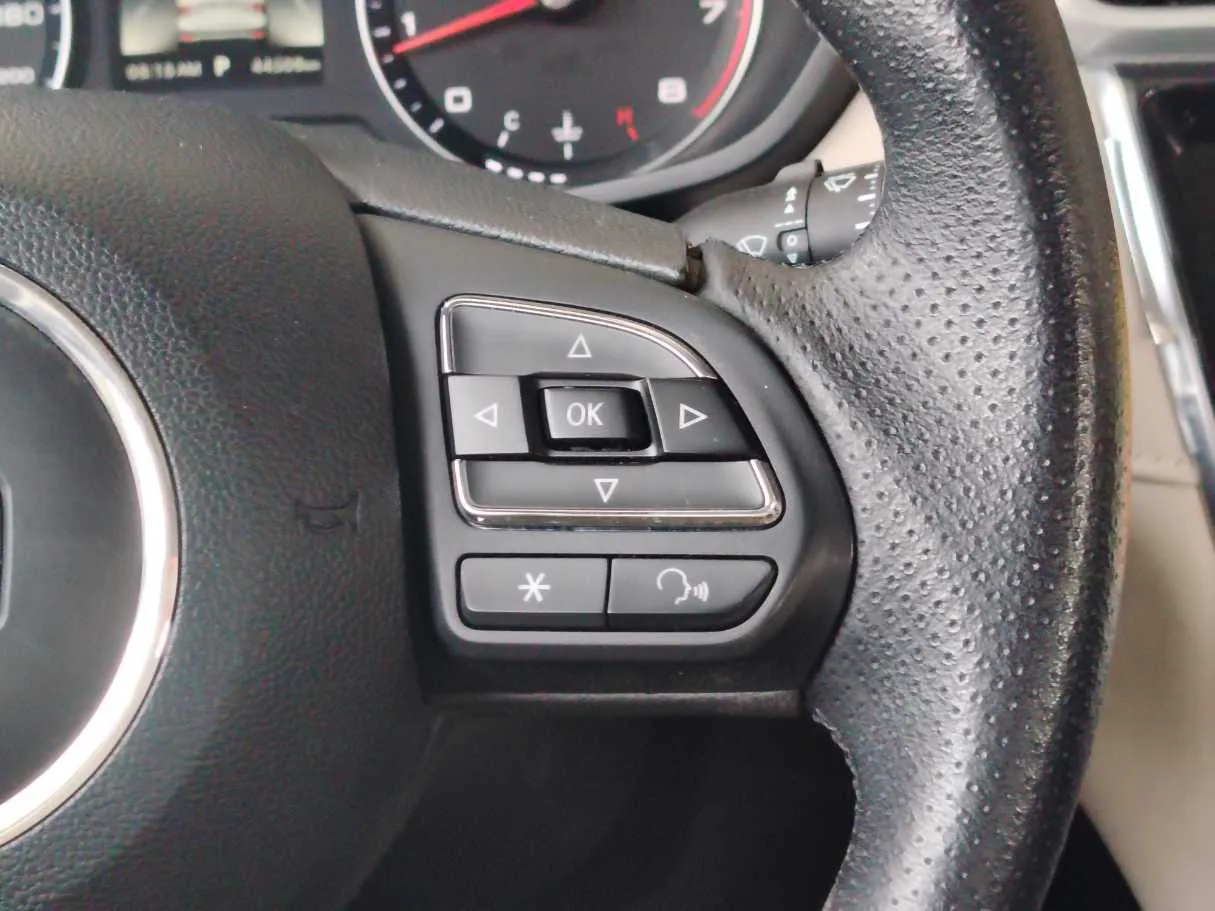 Car image 28