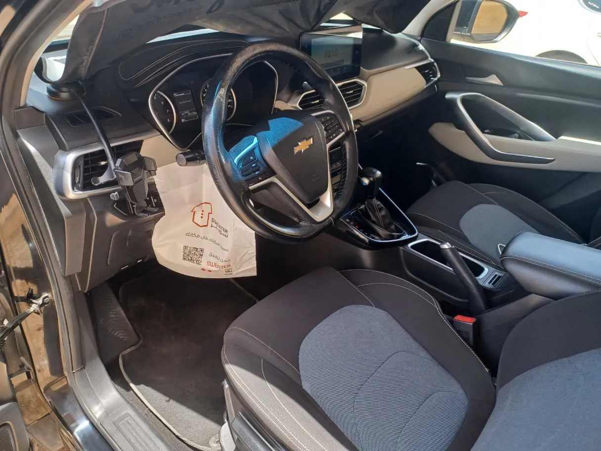 Car image 12