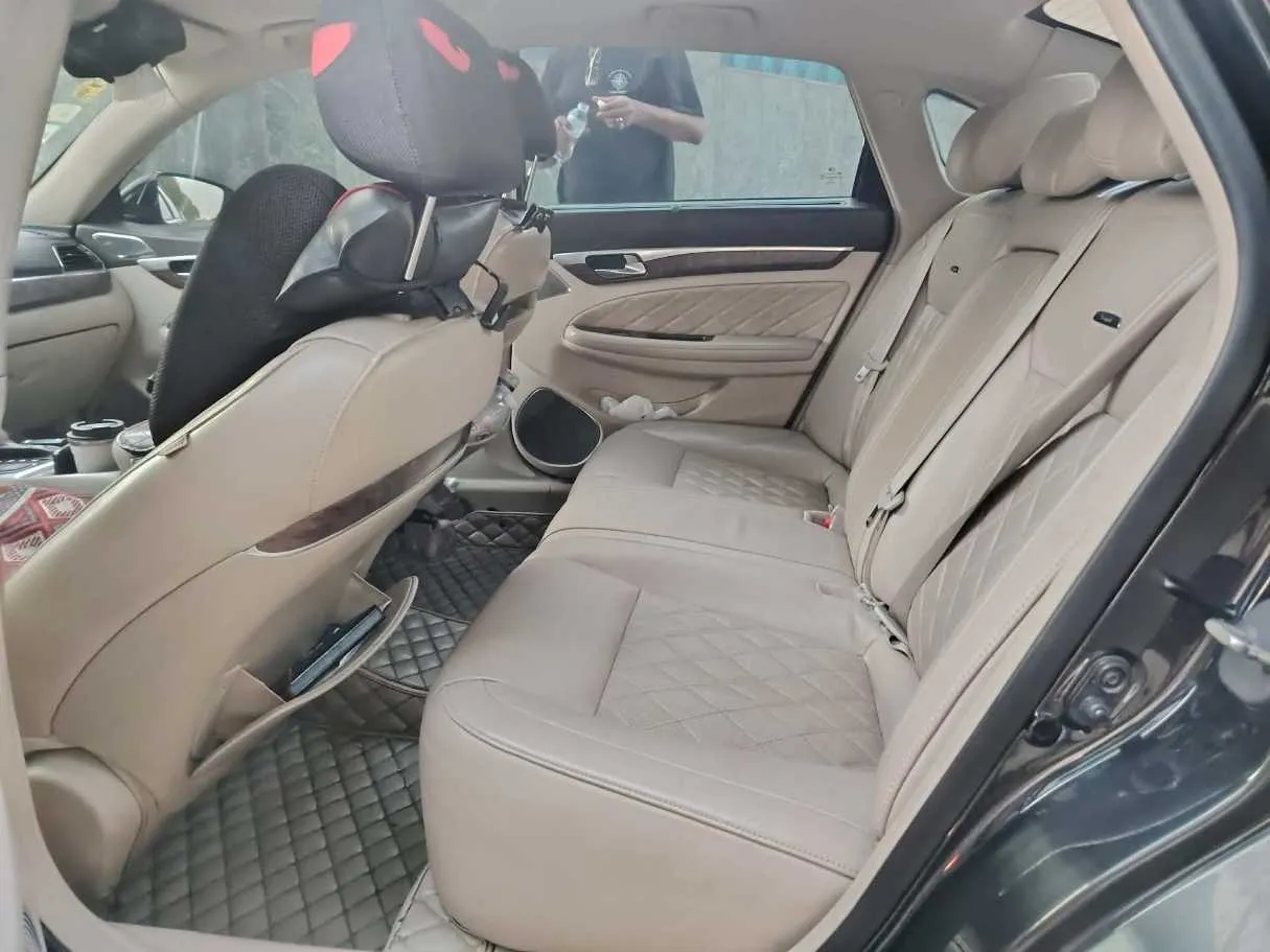 Car image 17