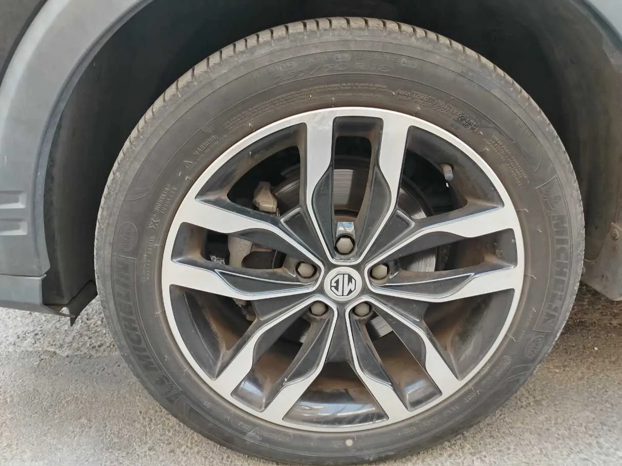 Car image 10