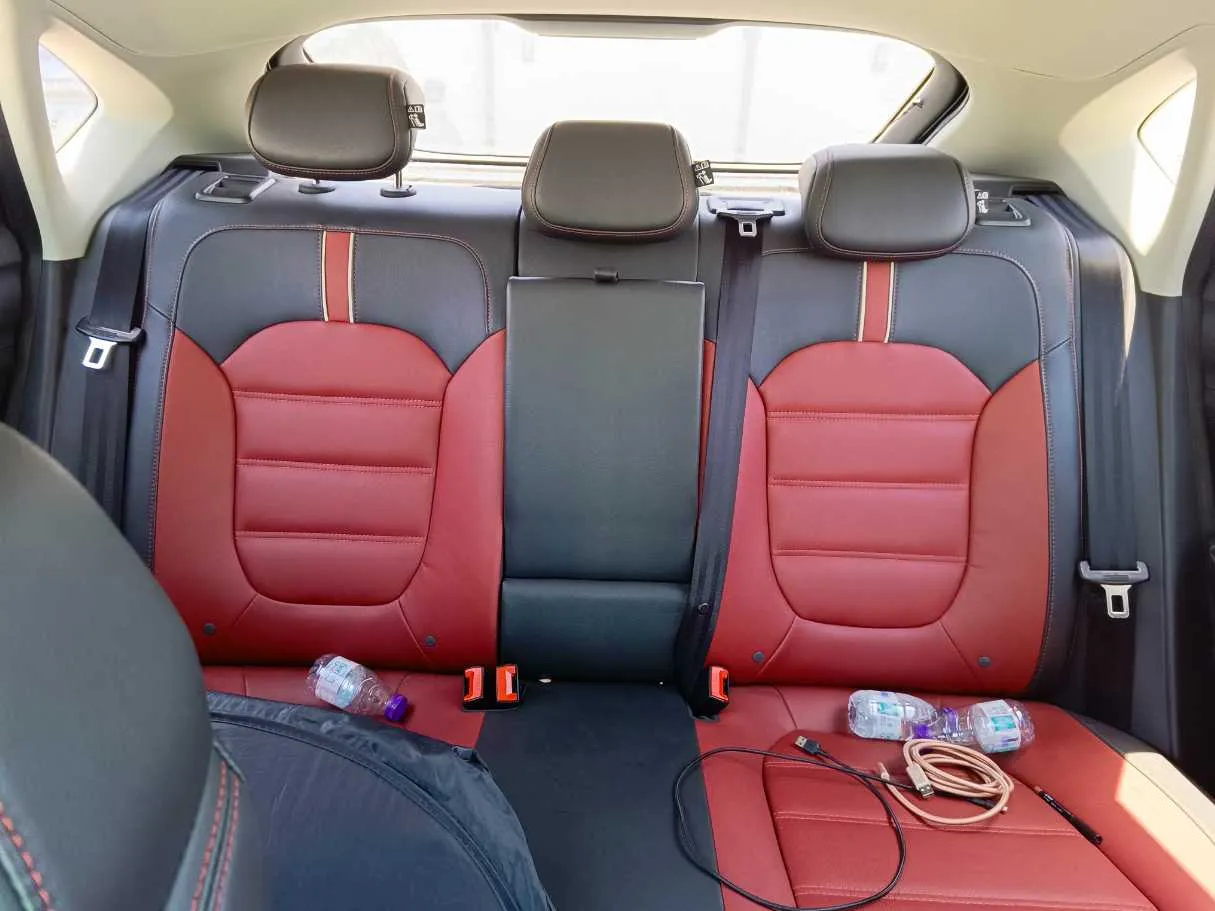 Car image 17