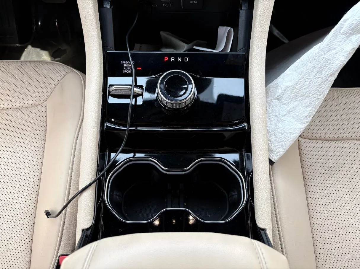 Car image 19