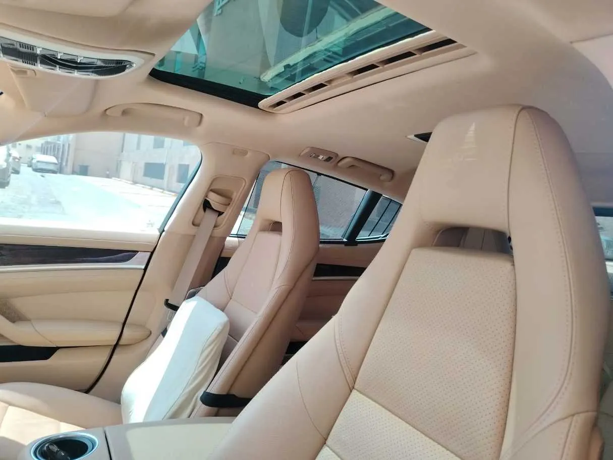 Car image 14