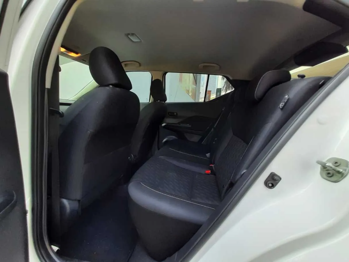 Car image 13