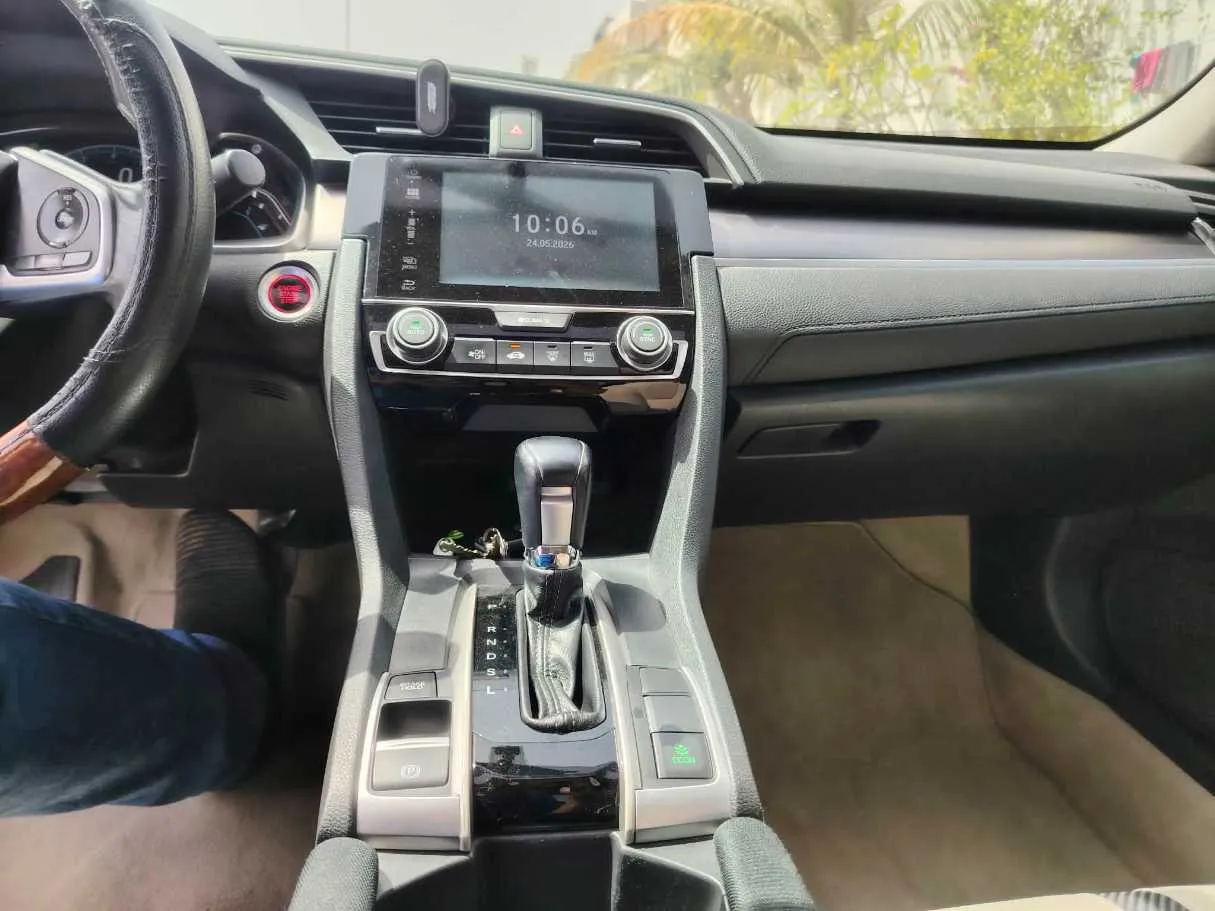 Car image 24