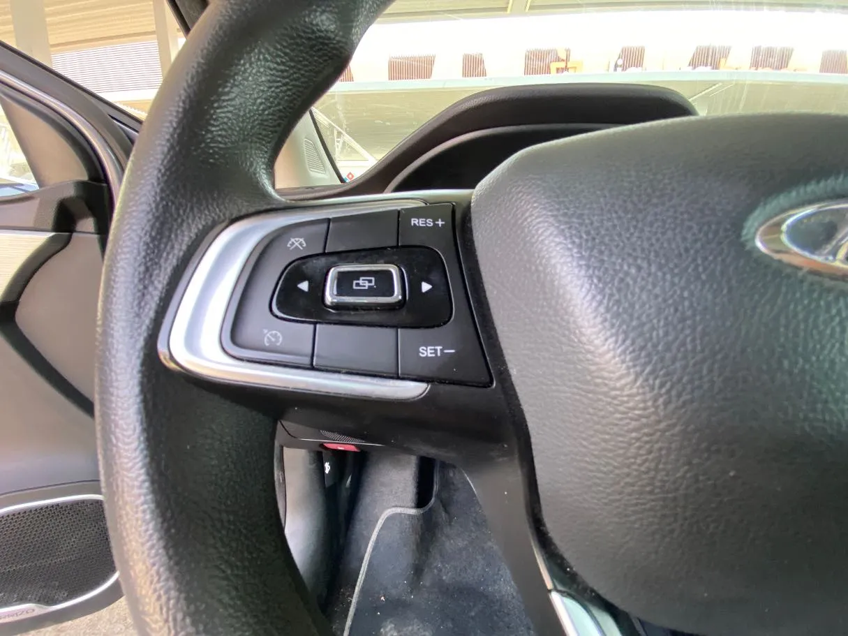 Car image 23