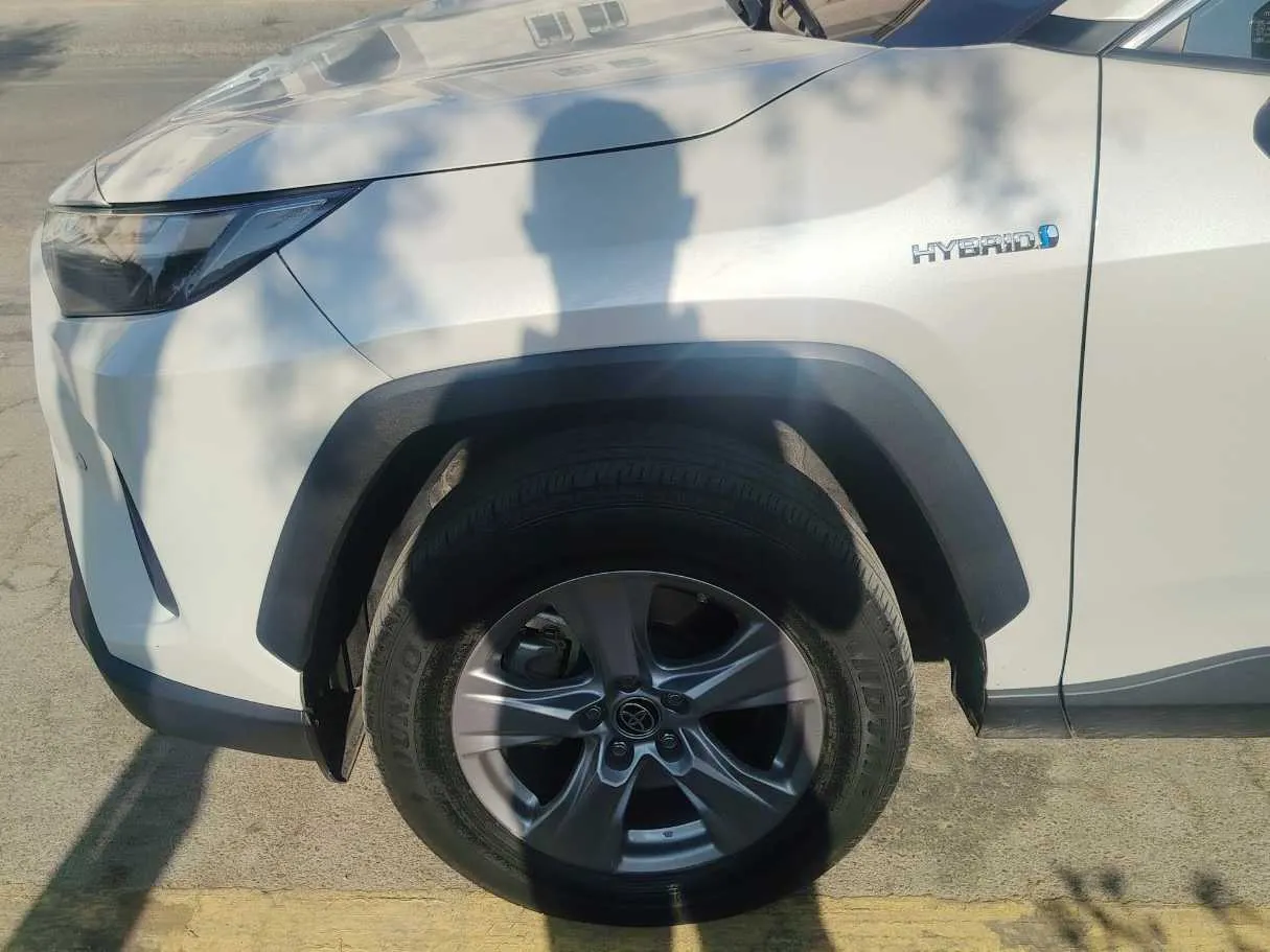 Car image 9