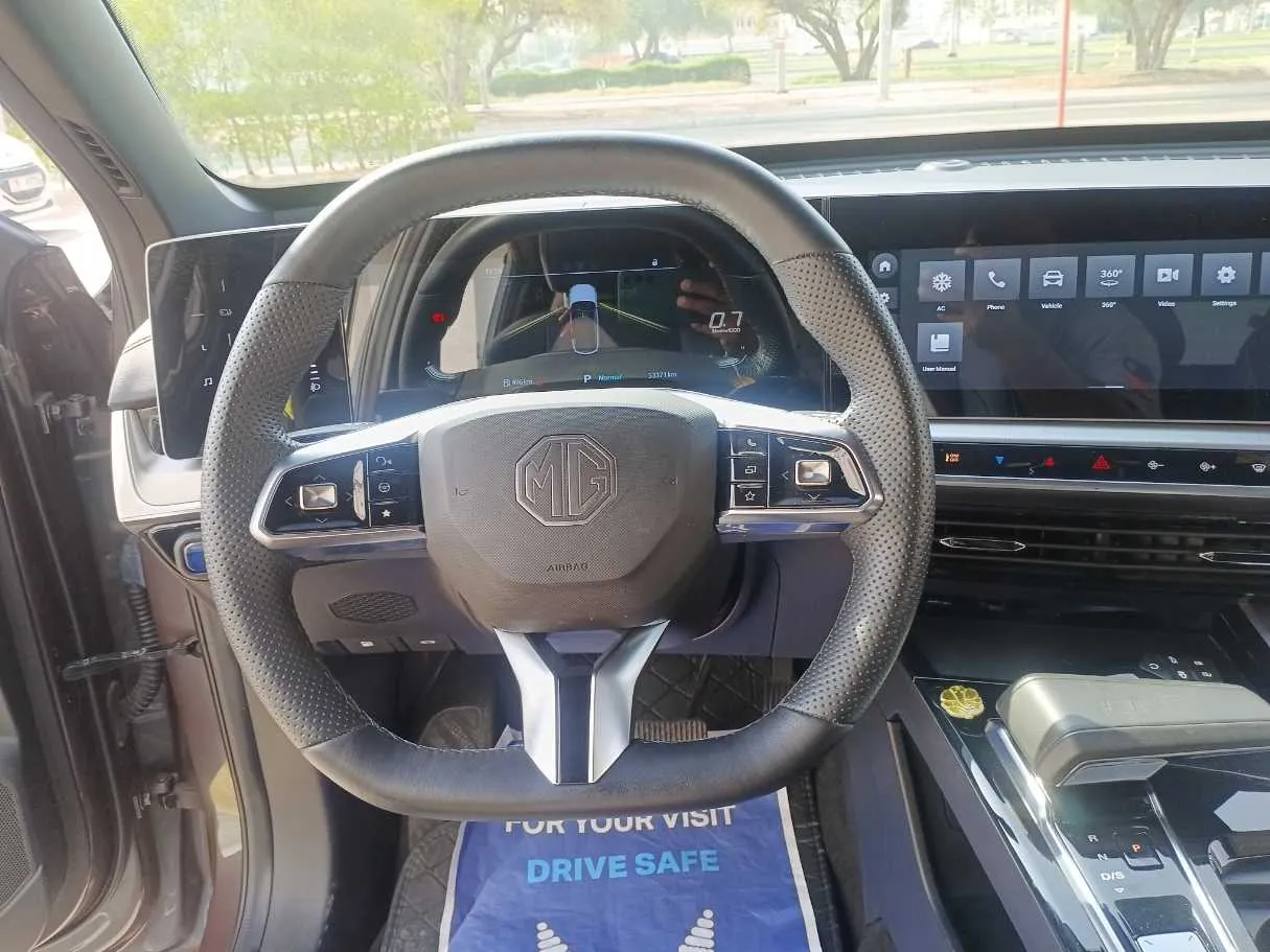 Car image 14