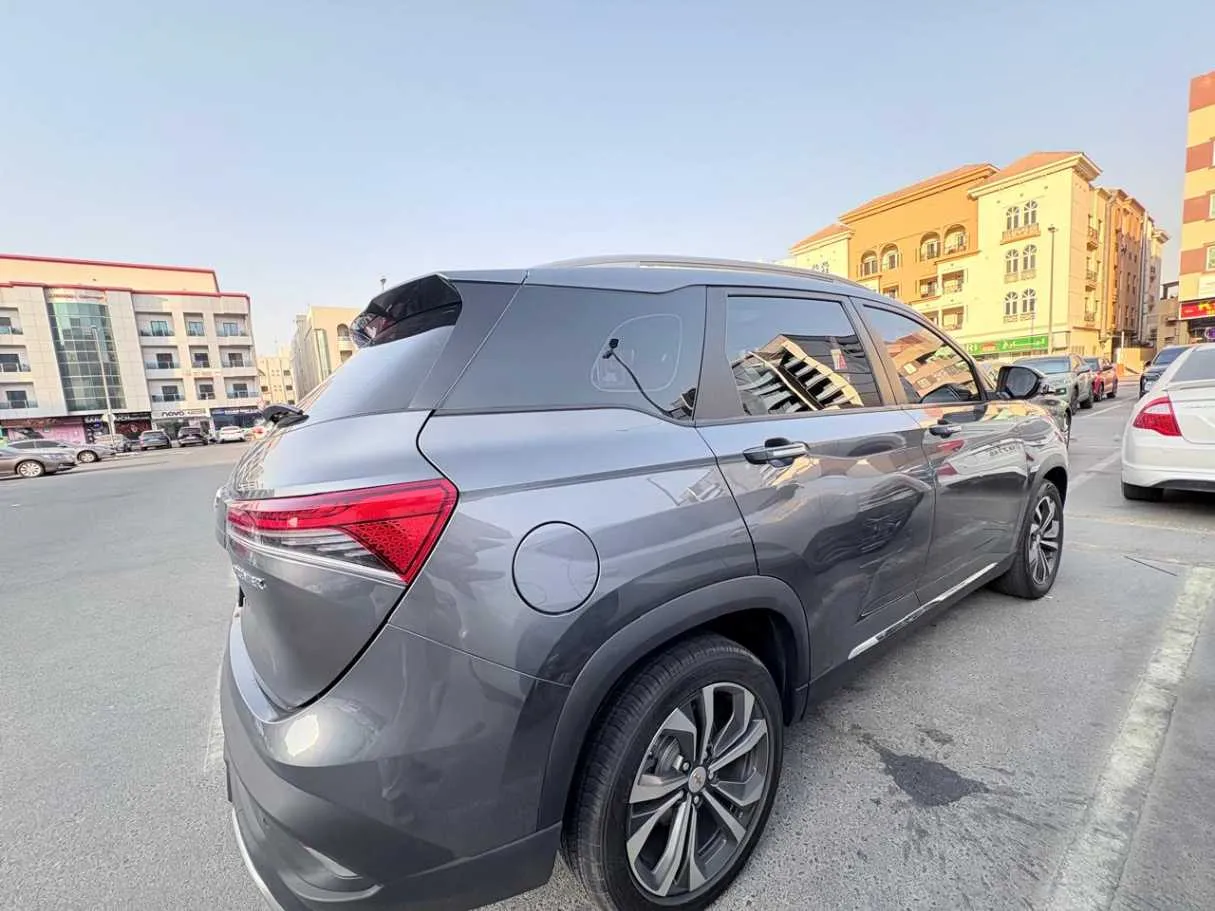 Car image 5