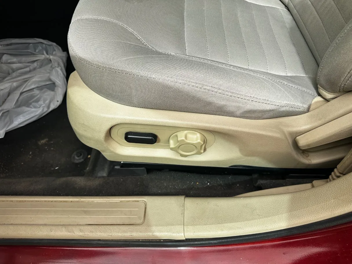 Car image 25