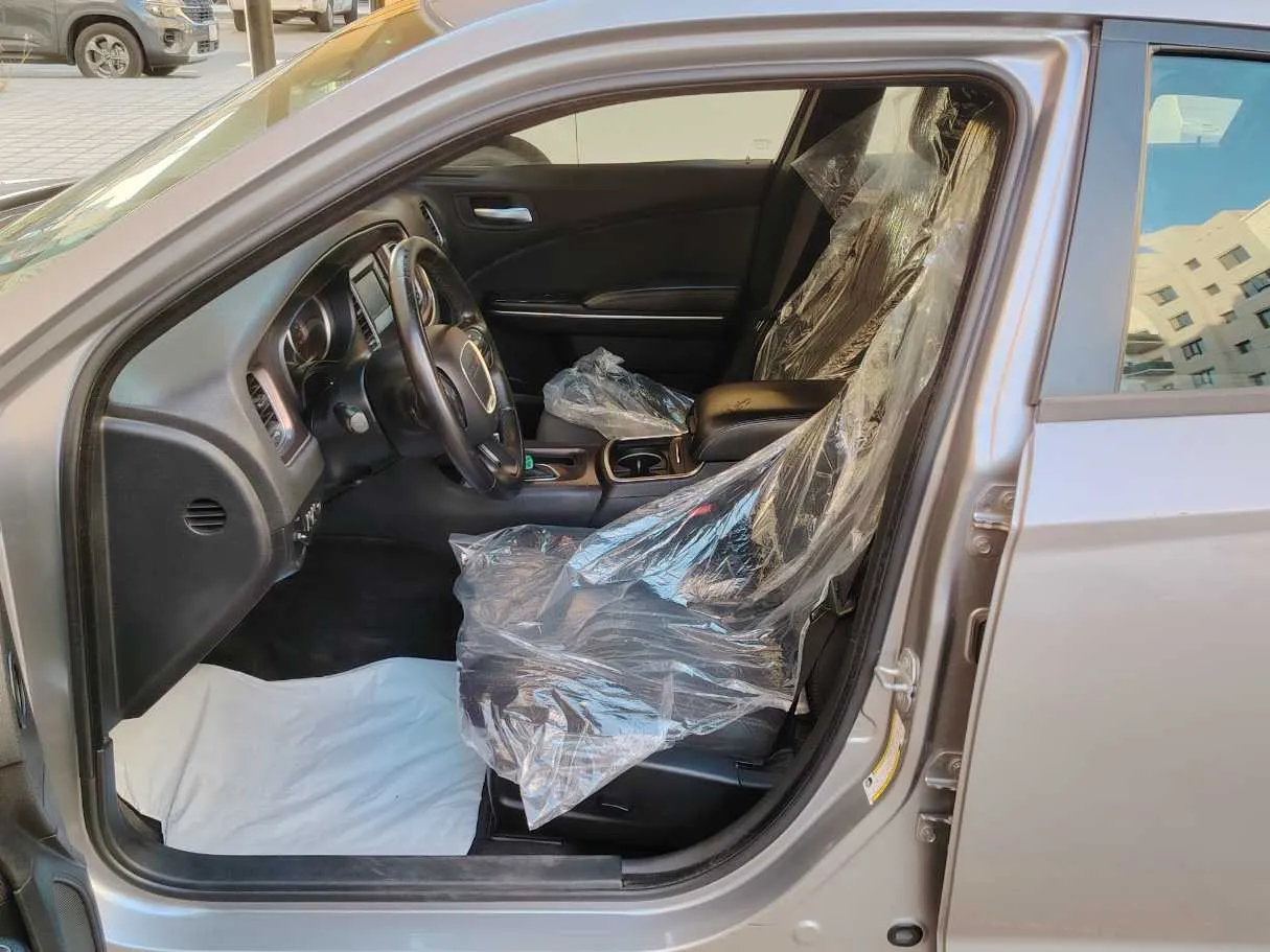Car image 12