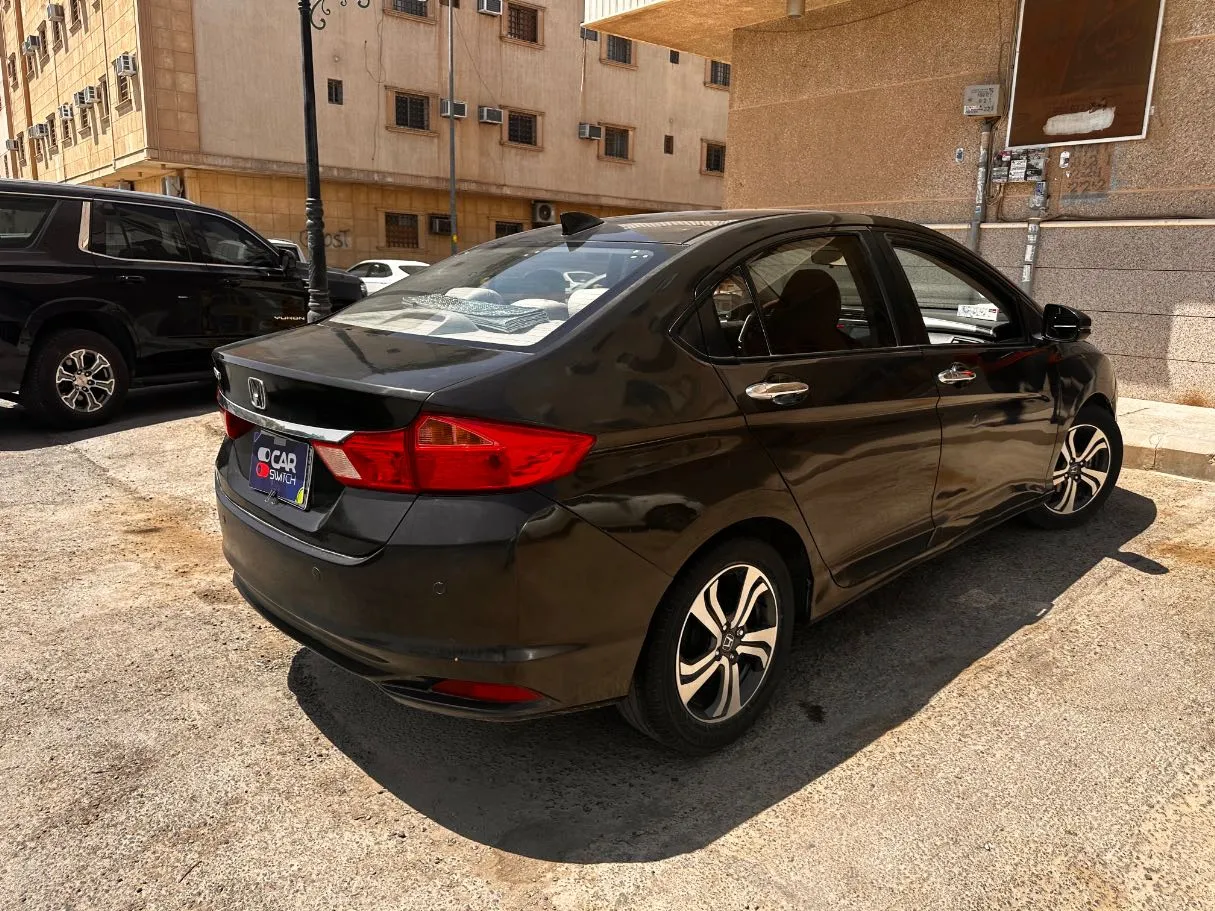 Car image 5
